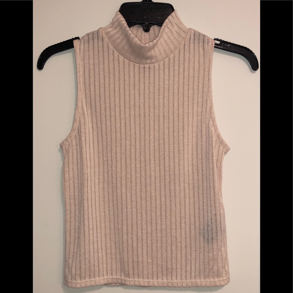 NWOT. Light pink turtle neck crop top. Size small